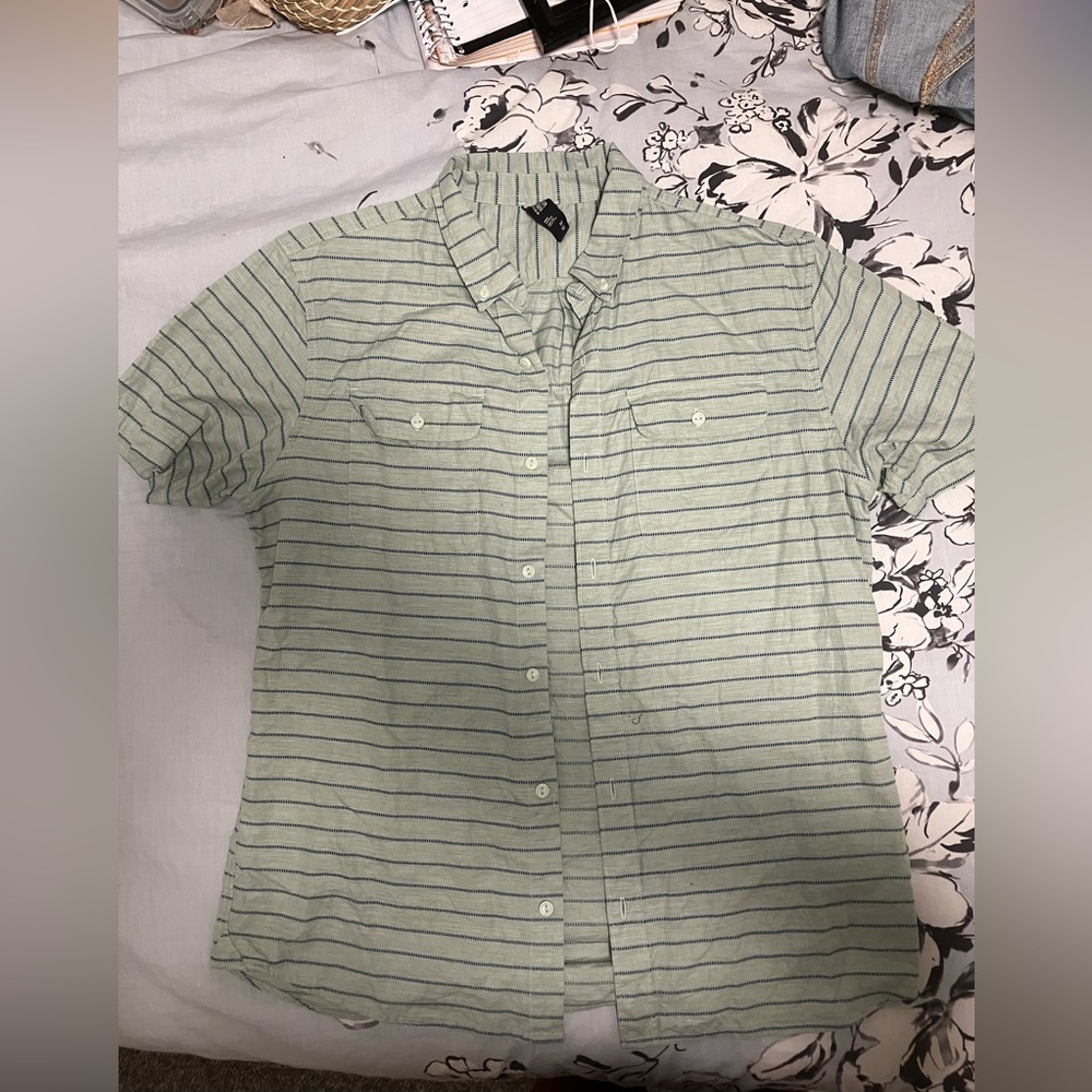 Mountain Hardwear green and blue short sleeve button up size medium